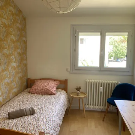 Maison Familiale Avec Jardin - 5 *