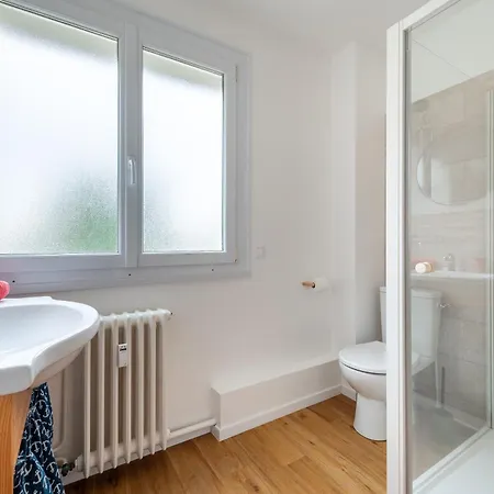 Maison Familiale Avec Jardin - 5 *