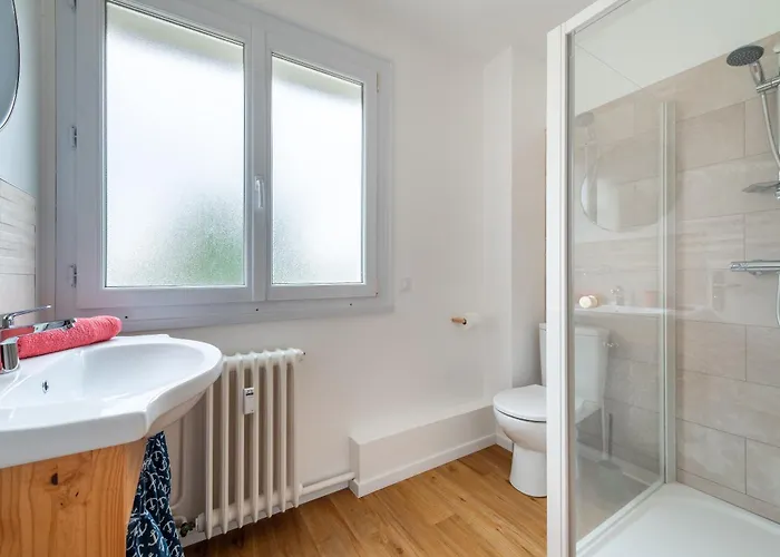 Maison Familiale Avec Jardin - 5 *